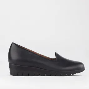 Slipper-cut Loafer in Black - 12244